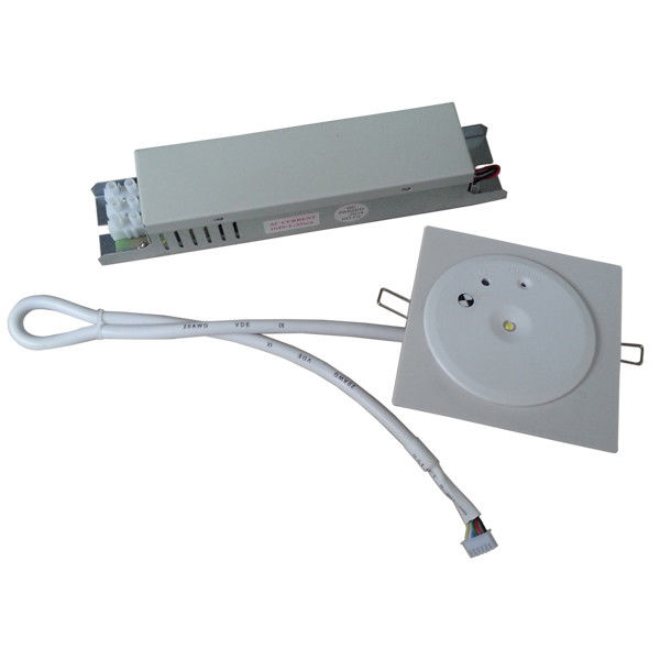 Lámpara de emergencia de techo LED comercial recargable sin mantenimiento con batería de respaldo 220V 240V 3 años de garantía