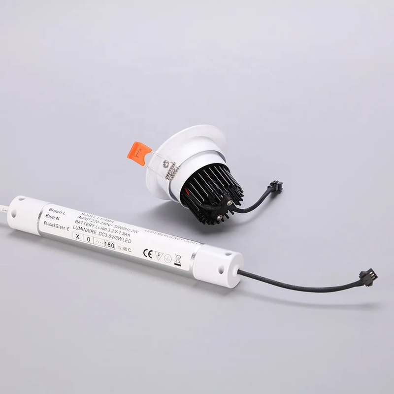 Luz de emergencia de techo de 10oC a 55oC con indicador verde de alimentación de CA y batería Ni-CD 3.6V/0.6Ah