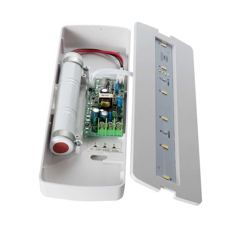 Luz LED de emergencia recargable de plástico permanente con respaldo de batería, montada en la pared, 3 horas de respaldo, Ni Cd, IP20